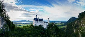The fairytale view of Neuschwanstein Castle in Bavaria | Skeeze