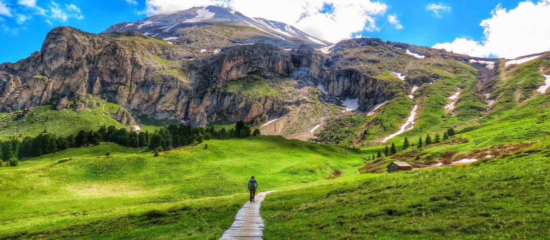UTracks  Hiking in the Alps: 10 Walks to Add to your Bucket List
